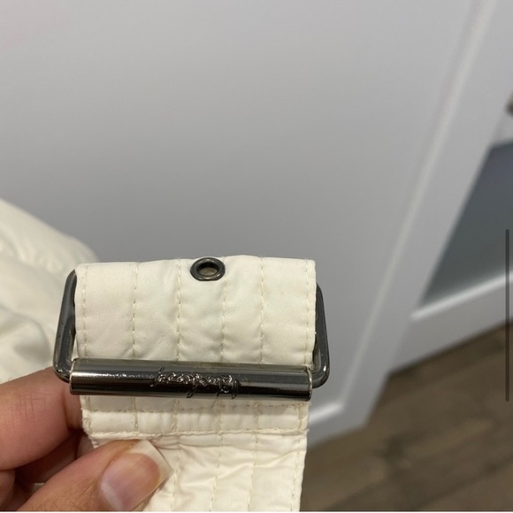 Authentic Burberry Down Coat in White. - Picture 4 of 8